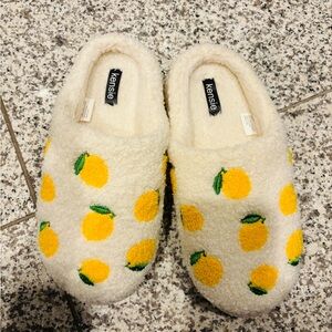 KENSIE Women’s Lemon Pattern Slippers, Size 8